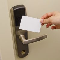 Quels sont les trois services de sécurité du contrôle d&rsquo;accès ?