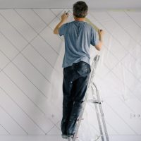 Poncer un enduit de lissage : quel grain utiliser ?