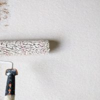 Façade en crépi : comment la peindre ?