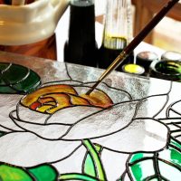 Comment peindre une surface en verre ?