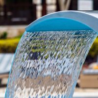 Lame d&rsquo;eau pour piscine : fonctionnement, pose et prix