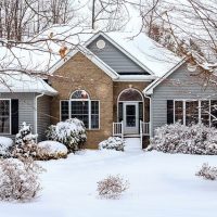 Comment éviter l&rsquo;accumulation de glace sur la toiture ?