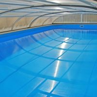 Comment installer une couverture de piscine ?