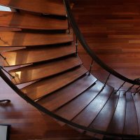 Escalier en bois : quel produit de finition privilégier ?