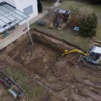 Piscine en pierre naturelle : un choix élégant pour votre jardin