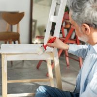10 idées créatives pour recycler vos vieilles chaises