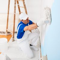 Peindre les murs : préparatifs essentiels avant de commencer le travail