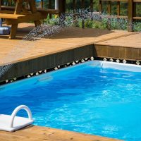Piscine intérieure ou extérieure : comment faire le bon choix selon vos besoins