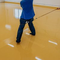 Le sol en résine : caractéristiques et différents types de pose