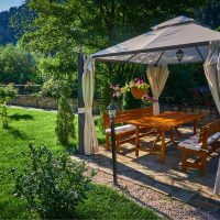 Des idées créatives pour personnaliser votre pergola