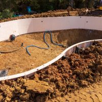 Construire une piscine : trouver la taille idéale pour votre terrain