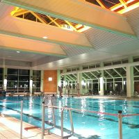 Comment choisir entre les abris de piscine coulissants et démontables pour votre piscine ?