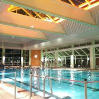 Comment choisir entre les abris de piscine coulissants et démontables pour votre piscine ?