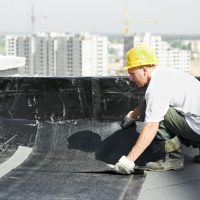 Réparation des toits plats : solutions et recommandations