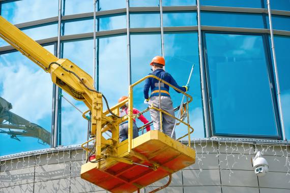 Les 10 erreurs à éviter pour réussir le nettoyage de vitres après chantier
