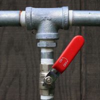 Adapter des tuyaux en plomberie ancienne : techniques pour les systèmes modernes