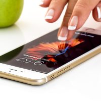 Charge rapide ou charge sans fil : laquelle choisir pour préserver la durée de vie de votre batterie ?
