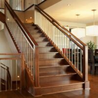 Rampe d’escalier : Comment intégrer des éléments décoratifs sans compromettre la sécurité ?