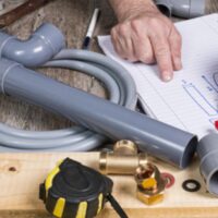 Les défis de la plomberie dans les constructions en matériaux recyclés