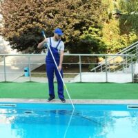 Erreurs à éviter lors du nettoyage de votre piscine