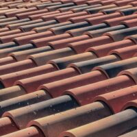 Étanchéité de toiture : solutions efficaces contre les infiltrations