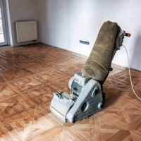 Sablage de plancher : redonner vie à votre plancher en bois