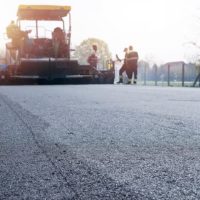 Travaux de goudronnage : créez des surfaces durables et résistantes