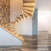 Sécurité des marches en escalier verre : traitement antidérapant