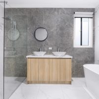 Rénovation de salle de bain : créer une double vasque pour le confort du couple