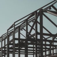 Charpente métallique : une solution moderne pour les grands volumes ouverts