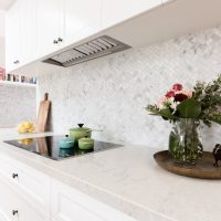 Comment accorder la crédence murale avec la matière de son comptoir de cuisine