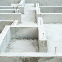 Le contrôle de la planéité et de l&rsquo;équerrage en maçonnerie de gros œuvre