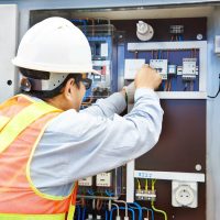 Comment raccorder l&rsquo;électricité et la plomberie lors de la construction d&rsquo;un spa